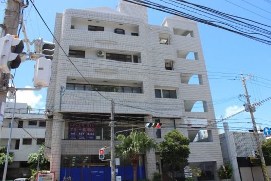 ロイヤルハイツ泉崎外観