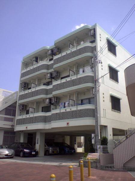 渡嘉敷マンション外観