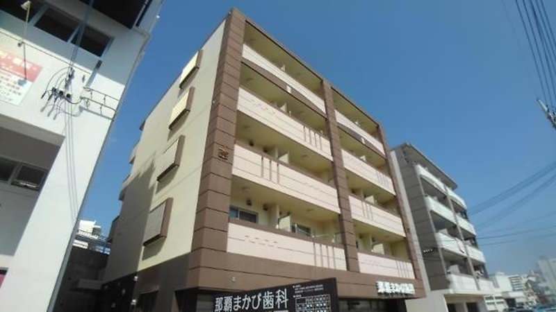 エレガンテまかび外観