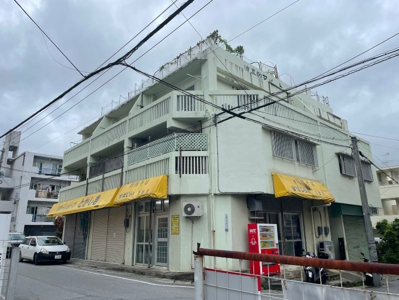 渡嘉敷アパート外観